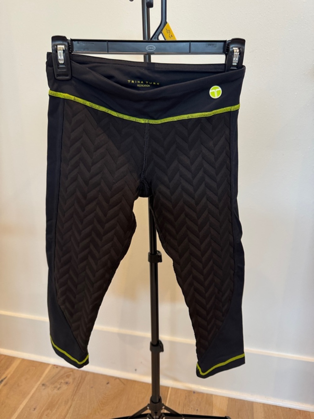 Trina‎ Turk Black Capri Leggings with Lime Accent